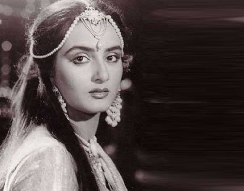 আটের দশকের শেষে ও নয়ের দশকের শুরুতে ফারহা ছিলেন বলিউডের প্রতিশ্রুতিমান নায়িকাদের মধ্যে অন্যতম। ১৯৮৫ সালে প্রথম ছবি, ‘ফাসলে’ ছিল যশরাজ ব্যানারে। ফারহার বিপরীতে নায়ক ছিলেন অভিনেতা মহেন্দ্র কপূরের ছেলে রোহন কপূর। ছবিটি বক্স অফিসে মুখ থুবড়ে পড়লেও পরিচিত পান ফারহা।