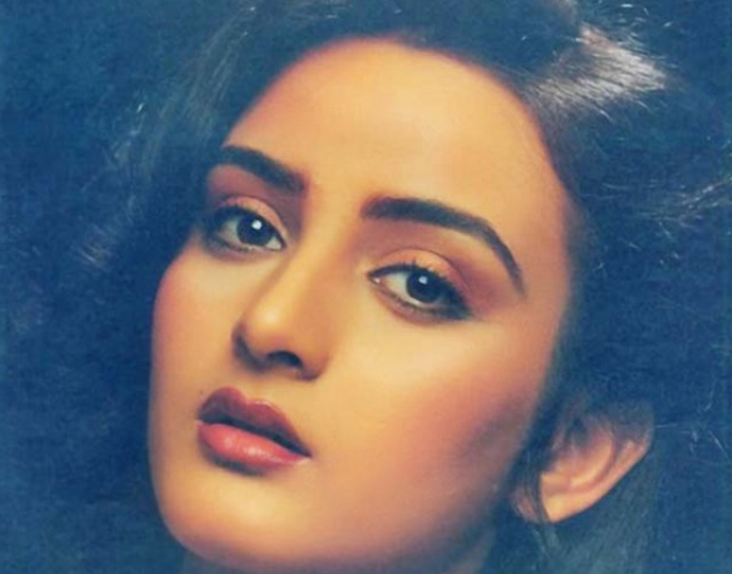 দীর্ঘ দিন পরে ২০০০ সাল নাগাদ ফের শুরু করেছিলেন অভিনয়ও। পরপর তিন চার বছর কয়েকটি হিন্দি ছবিতে ফারহাকে দেখা যায়। তারপর আবার তিনি উধাও অভিনয়ের জগত থেকে। ফারহাকে শেষ দেখা গিয়েছিল ২০০৫ সালে, ‘হালচাল’ ছবিতে।