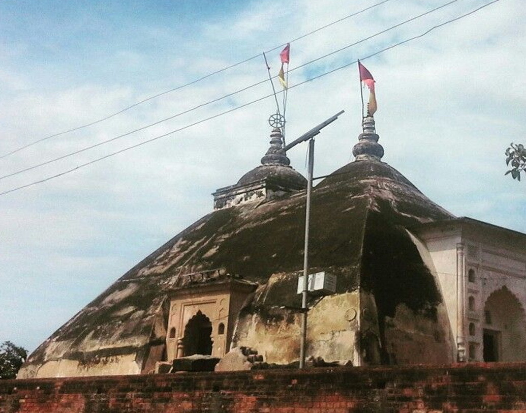 প্রচলিত বিশ্বাস, বৃষ্টি হবে কি হবে না, বৃষ্টি হলেও ভাল না মন্দ হবে তার আগাম ইঙ্গিত দেয় এই মন্দির! আর সে কারণেই মন্দিরটি ওই এলাকায় ‘রেন টেম্পল’ নামে বেশি পরিচিত।