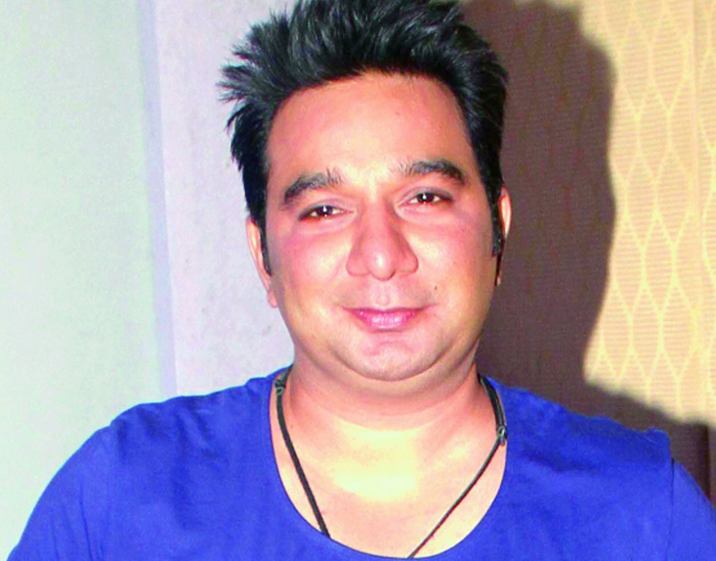 আহমদ খান: কোরিওগ্রাফার হিসেবে কেরিয়ার শুরুর আগে মিস্টার ইন্ডিয়া ছবিতে শিশুশিল্পী হিসেবে কাজ করেছেন। ‘তাল’, ‘গজনী’ এবং ‘কিক’-এর মতো জনপ্রিয় ছবিতে করেছেন কোরিওগ্রাফ।