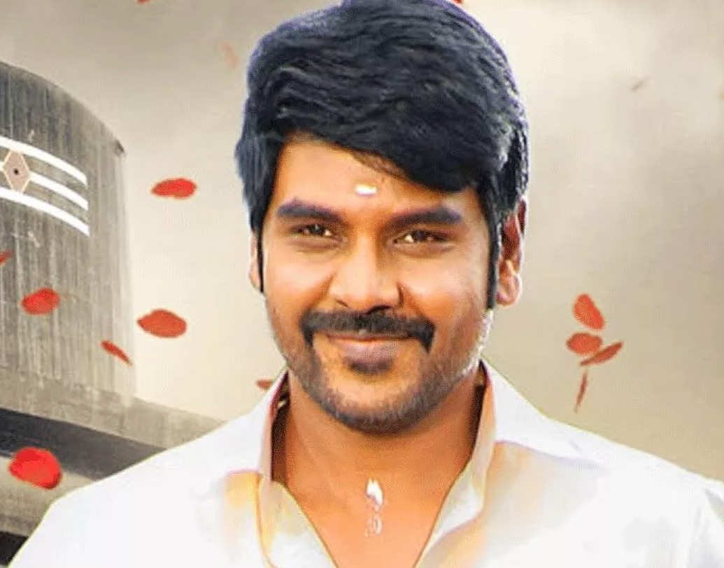 রাঘব লরেন্স: ১৯৯৩-তে কোরিওগ্রাফার হিসেবে কেরিয়ার শুরু করেন। কোরিওগ্রাফের পাশাপাশি অভিনয়, পরিচালনা এবং প্লেব্যাক গায়ক হিসেবেও পরিচয় রয়েছে তাঁর।