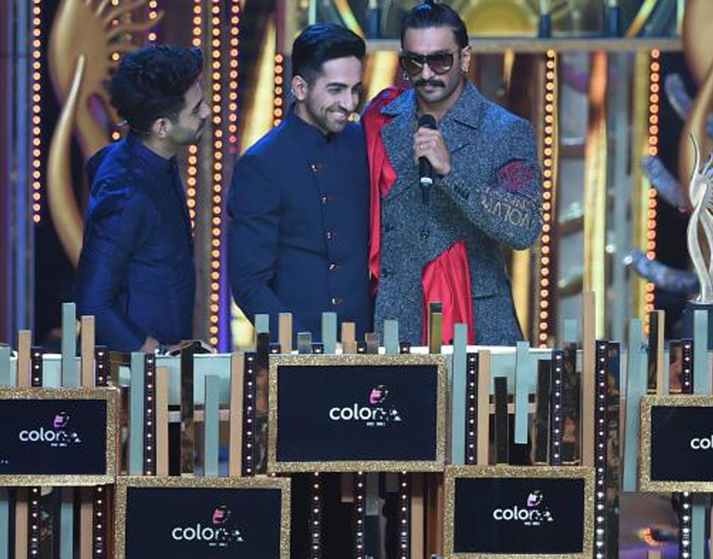 একেবারে ভিন্ন স্বাদের গল্প নিয়ে মুক্তি পেয়েছিল ‘অন্ধধুন’। ছবিতে আয়ুষ্মানের অসাধারণ অভিনয় মুগ্ধ করেছিল দর্শকদের। আয়ুষ্মান পুরস্কার পাননি। তবে শ্রীরাম রাঘবনকে ‘অন্ধাধুন’ এনে দিয়েছে শ্রেষ্ঠ পরিচালকের পুরস্কার।