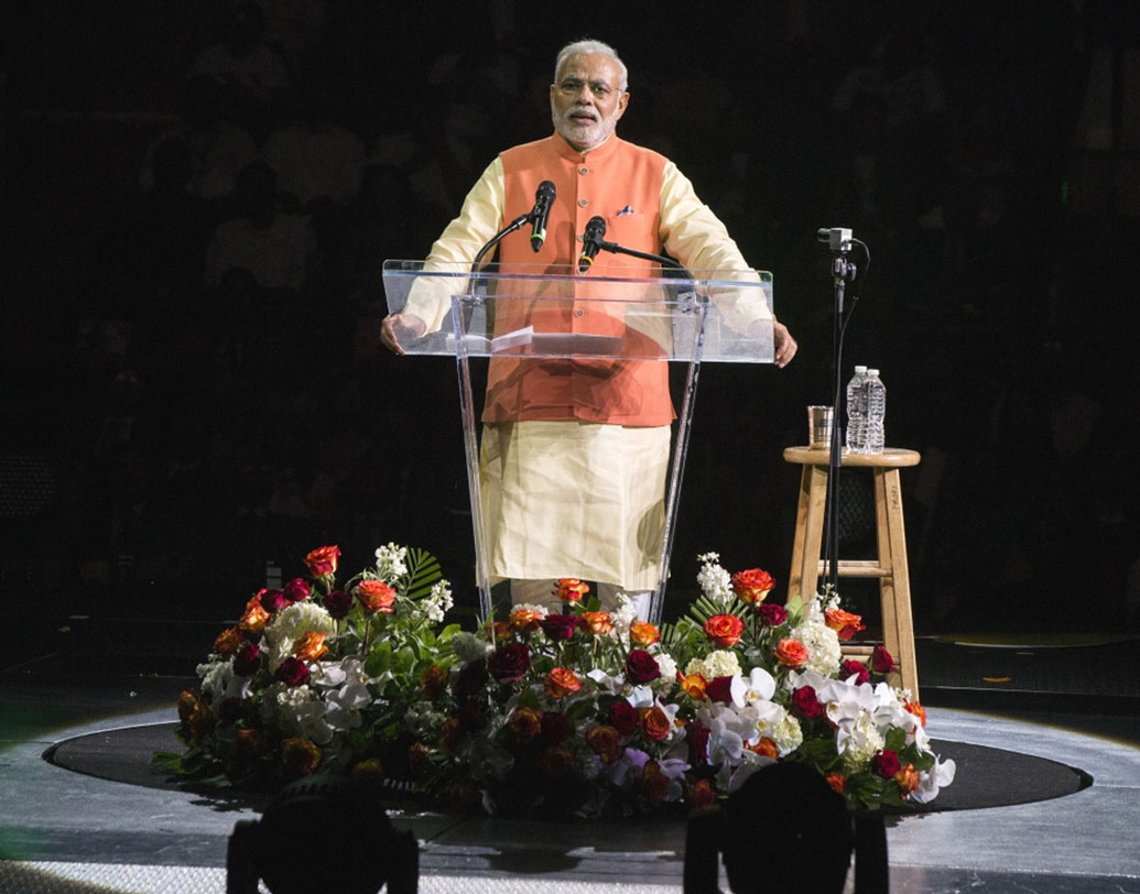 হিউস্টনের ওই সভায় ৫০ হাজারেরও বেশি ভারতীয়-মার্কিনরা থাকবেন। তার জন্য টেক্সাসের এনআরজি স্টেডিয়ামে এই সভার আয়োজন করা হয়েছে।