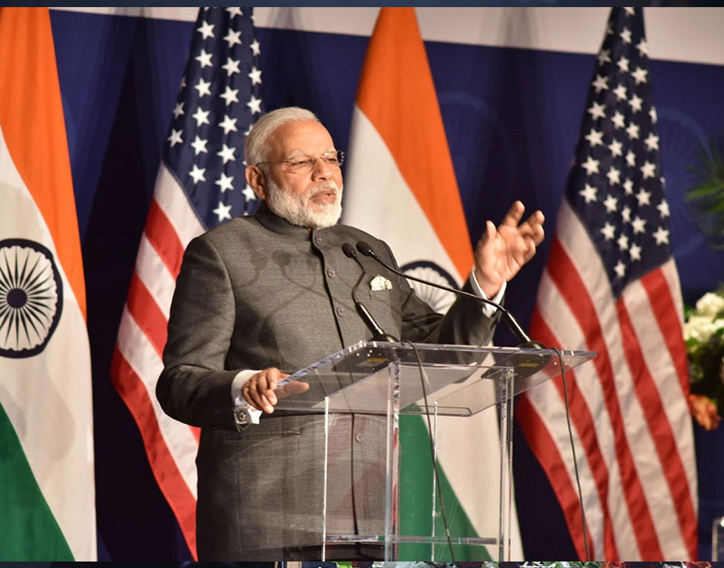 দুই নেতার সাক্ষাত্ ভারত ও আমেরিকার মানুষের মধ্যে একটা মজবুত বন্ধন গড়ে তুলতে সাহায্য করবে। শুধু তাই নয়, দু’দেশের বাণিজ্যিক ও কূটনৈতিক সম্পর্ককেও অনেক এগিয়ে নিয়ে যাবে।