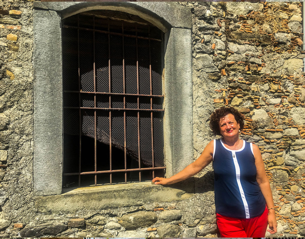 মারিয়া কনসিট্টা আব্রামো নামে এক মহিলা প্রথম এগিয়ে এসেছেন। বহু বছর আগে এক মহিলার থেকে আব্রামো পরিবার সান পিয়েরোতে বাড়ি কিনেছিলেন। সেই বাড়িটা ব্যবহার প্রায় করেনই না আব্রামো পরিবার। মূলত স্টোরেজ ছিল এই বাড়িটা।