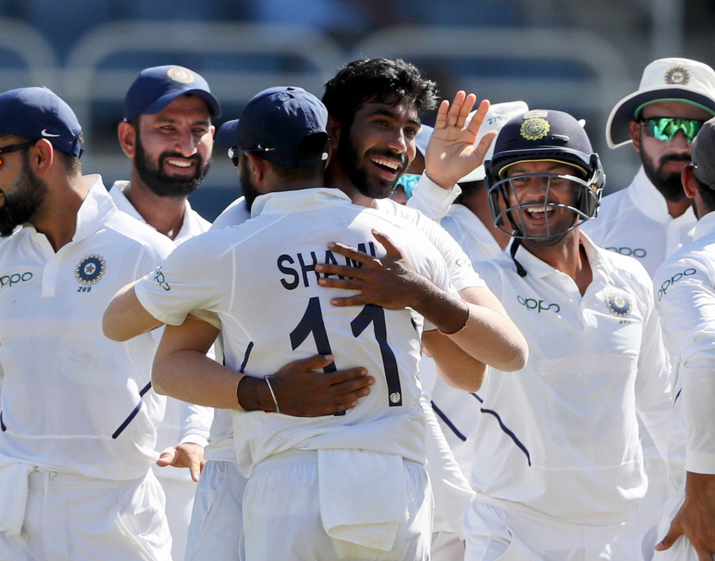 কিন্তু এখন ছবিটা একেবারেই বদলে গিয়েছে। ভারতের পেস ব্যাটারি এখন সব সময় চার্জড আপ। ইশান্ত গেলে বুমরাহ আসে, বুমরাহ গেলে শামি আসে, রিজার্ভে তৈরি থাকেন উমেশও। নতুনদের মধ্যে নভদীপ, খালিদরাও তৈরি হচ্ছেন ভবিষ্যতের জন্য। এখন ভারতীয় পেস অ্যাট্যাক নিয়ে চিন্তা করতে হয় ইংল্যান্ড, অস্ট্রেলিয়াকে। এখন শামিরাও রক্তচক্ষু দেখান ব্যাটসম্যানদের।