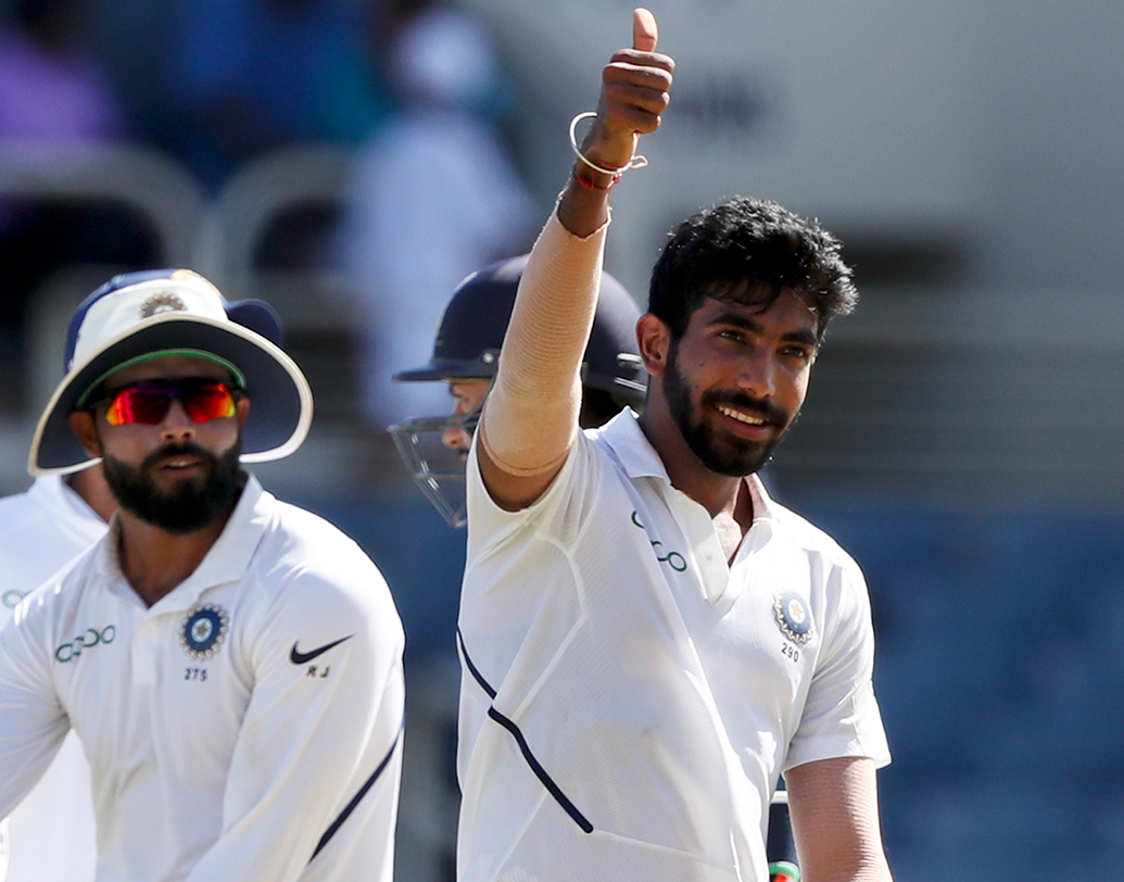 ভারতীয় পেসারদের মধ্যে দ্রুততম পঞ্চাশ উইকেট নেওয়ার কৃতিত্ব এতদিন ছিল শামির দখলে। কিন্তু অ্যান্টিগায় সেই রেকর্ড ছিনিয়ে নিলেন বুমরা। ভারতের এই ডান হাতির প্রশংসা করেছেন বহু প্রাক্তন পেসার। কিন্তু দেশের বাকি পেসারদের তুলনায় ঠিক কতটা এগিয়ে রয়েছেন বুমরা? কী বলছে রেকর্ড? দেখে নেওয়া যাক।