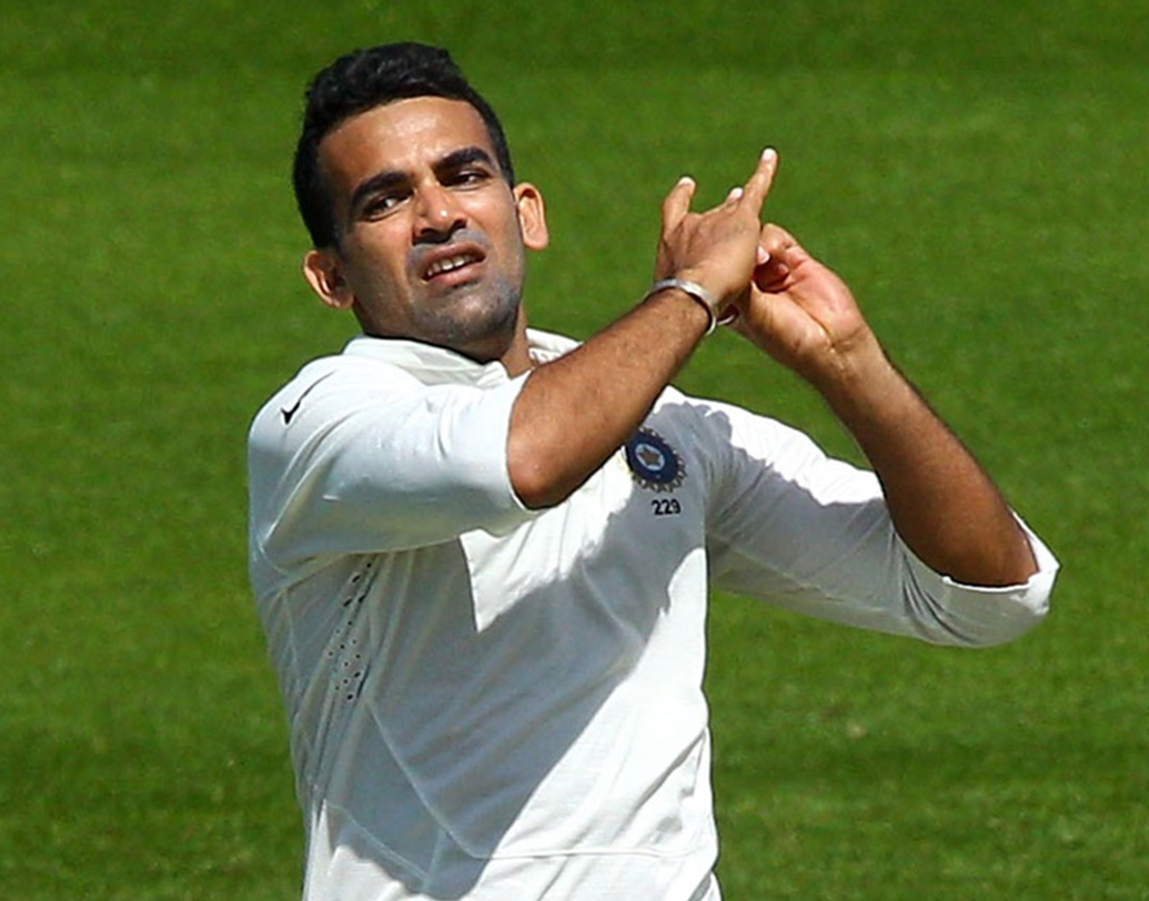 জাহির খান- ভারতীয় ক্রিকেটের সেরা বাঁহাতি পেসার তিনিই। তাঁর অবসরের পরে আর কোনও বাঁহাতি পেসার দাগ কাটতে পারেননি ভারতীয় ক্রিকেট মানচিত্রে। ৯২ ম্যাচে ৩১১টি উইকেট নেন তিনি। কপিল ছাড়া তিনিই একমাত্র ভারতীয় পেসার যিনি তিনশোর বেশি উইকেট পেয়েছিলেন।