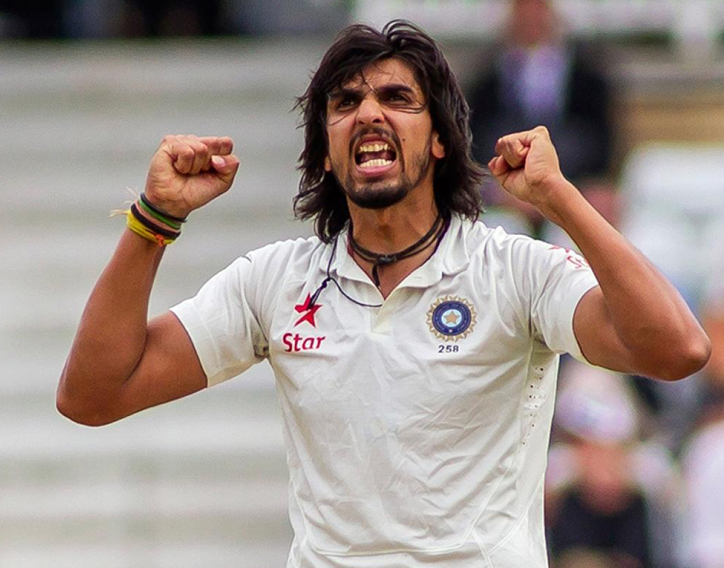 ইশান্ত শর্মা- এখনকার ভারতীয় পেসারদের মধ্যে তিনি অভিজ্ঞতম। ২০০৭ সালে তাঁর আবির্ভাব ঘটে টেস্ট ক্রিকেটে। লম্বা চুলের ইশান্ত এখন অনেক বেশি পরিণত ও ভয়ঙ্কর। একটা সময় খেই হারিয়ে ফেললেও আবার তিনি নিজেকে প্রমাণ করে ফিরে আসেন টেস্ট ক্রিকেটে।