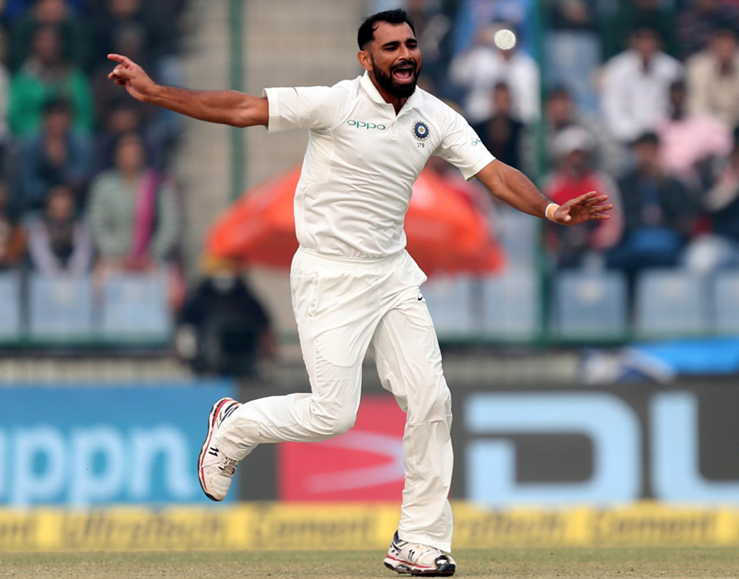 মহম্মদ শামি- বুমরা-র আরেক সঙ্গী টেস্ট কেরিয়ার শুরু করেন ২০১৩ সালে। প্রথম ম্যাচেই ইডেনে নয় উইকেট নিয়ে সারা ফেলে দিয়েছিলেন বাংলার শামি। ইতিমধ্যেই তাঁর ঝুলিতে রয়েছে ১৫১টি উইকেট। সময় নিয়েছেন মাত্র ৪২টি টেস্ট।