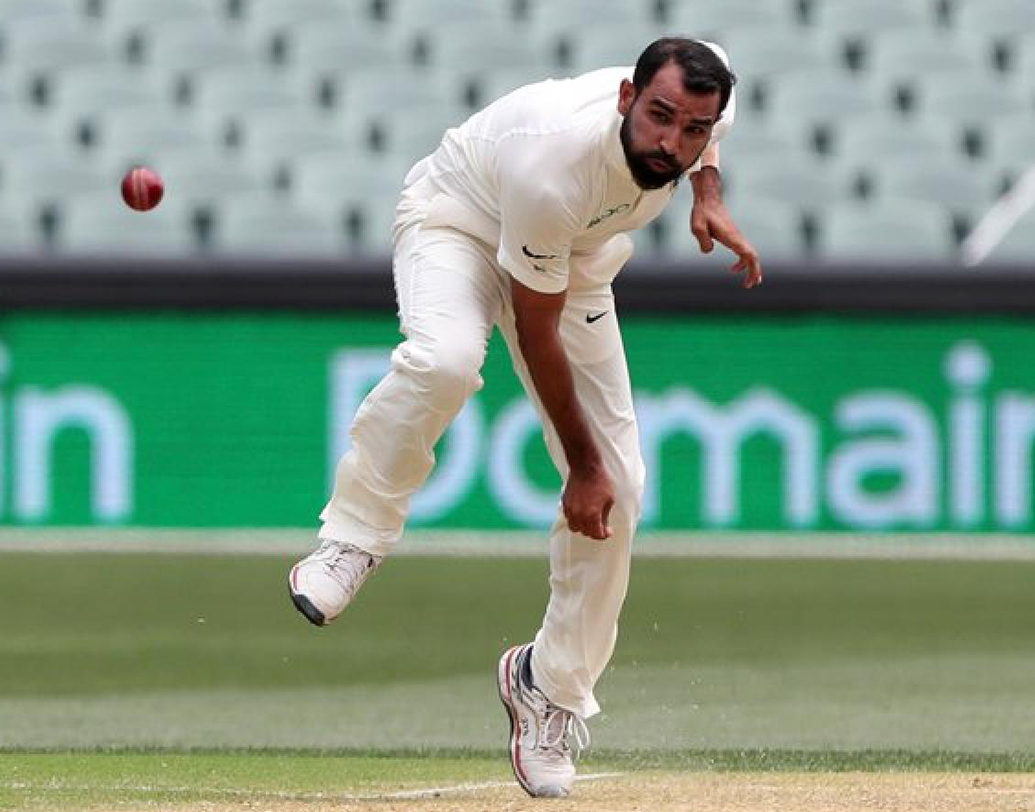 শুধু প্রথম টেস্টে ৯ উইকেট নেওয়াই নয়, এতদিন পেসারদের মধ্যে দ্রুততম পঞ্চাশ উইকেট নেওয়ার কৃতিত্ব ছিল তাঁর দখলে। মাত্র ১৩টি টেস্টে তিনি পৌঁছে যান সেই মাইল ফলকে। যদিও সতীর্থ বুমরা তা ভেঙে দিলেন এই সিরিজে।