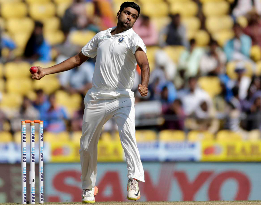 তবে সব মিলিয়ে ভারতীয়দের মধ্যে সব চেয়ে তাড়াতাড়ি পঞ্চাশটি টেস্ট উইকেট নিয়েছিলেন অশ্বিন। মাত্র ন’টি টেস্টে এই মাইলস্টোন ছুঁয়েছিলেন তিনি।