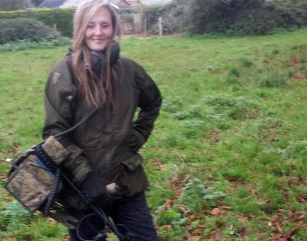 গুপ্তধন উদ্ধারের পরে নিয়ম অনুযায়ী তাঁরা যোগাযোগ করেছেন ডার্বিশায়ার কাউন্টির স্থানীয় লিয়াজঁ আধিকারিকের সঙ্গে। তারপর তা পাঠানো হয় ব্রিটিশ মিউজিয়ামে।