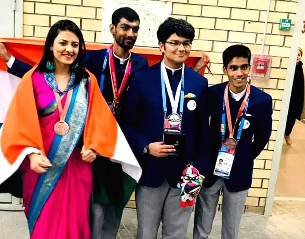 অশ্বত্থ, শ্বেতা-সহ প্রত্যেক পদকজয়ী প্রতিযোগীর ফেসবুক প্রোফাইল ভেসে যাচ্ছে অভিনন্দন ও শুভেচ্ছাবার্তায়।