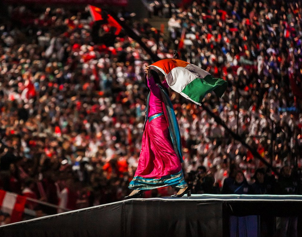 সোশ্যাল মিডিয়া উচ্ছ্বসিত শ্বেতার ছবি নিয়ে। সেখানে দেখা যাচ্ছে শাড়ি পরে দু’হাতে জাতীয় পতাকা মেলে ধরে দর্শকদের কাছে অভিনন্দিত হচ্ছেন তিনি।