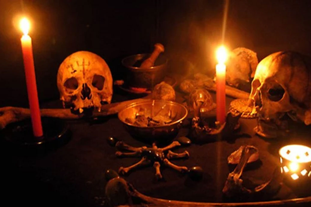 দেশ-বিদেশ থেকে বহু মানুষ নাকি আগে এই গ্রামে আসতেন কালা জাদু শেখার জন্য। ম্যাজিসিয়ান পিসি সরকারও বলেছিলেন, তাঁর জীবনে এই গ্রামের প্রভাব রয়েছে।