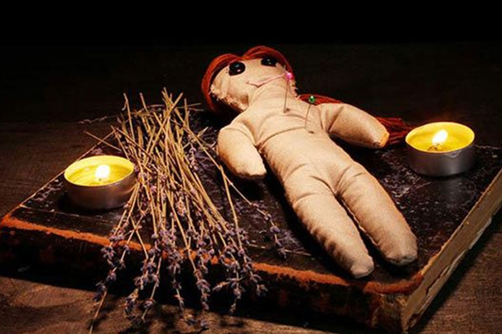 বর্তমানে এই গ্রামে ১০০ জন ম্যাজিসিয়ান রয়েছেন। তাঁরা প্রত্যেকেই বয়স্ক। নব প্রজন্মের প্রত্যেকেও এই কালা জাদু জানেন। তবে তাঁদের মধ্যে কালা জাদুর প্রতি আগ্রহ নাকি আগের থেকে কিছুটা কমেছে। অর্থনৈতিক পরিস্থিতির চাপে বর্তমানে তাঁদের অন্যান্য পেশাও আপন করে নিতে হচ্ছে।