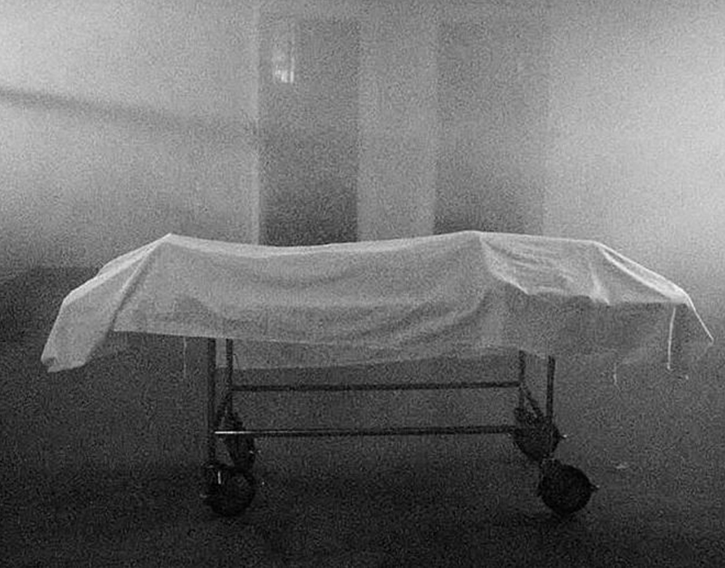 যে সমস্ত রোগী অ্যারাডেলে চিকিৎসার জন্য গিয়েছিলেন তাঁদের মধ্যে সবচেয়ে ‘ভয়ঙ্কর’ তকমা পেয়েছিলেন জে ওয়ার্ড । জানা গিয়েছে, ধূমপান করা নিয়ে এক ব্যক্তির সঙ্গে তাঁর বিরোধ বাধলে তিনি তাঁকে গুলি করে হত্যা করেন। গ্যারি ওয়েব নামে আরও এক রোগী প্রায় ৭০ বারের মতো নিজের দেহকে ছিন্নভিন্ন করার চেষ্টা করেছিলেন বলে জানা যায়।