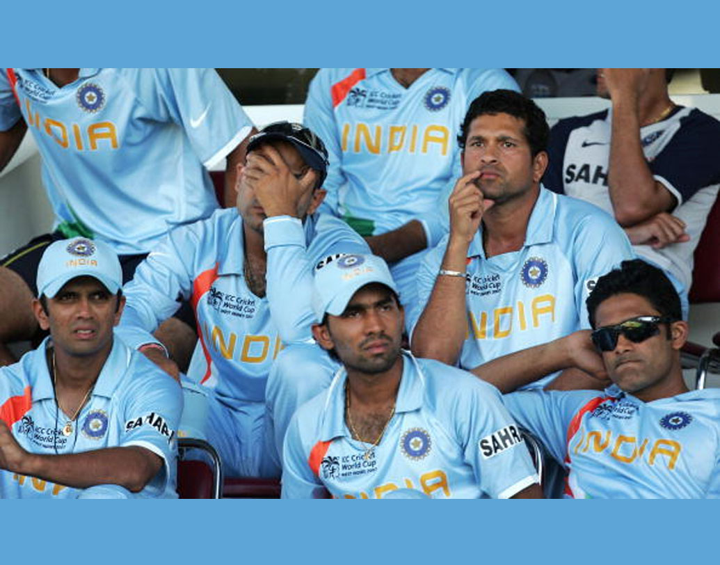 ১৯৮৩-তে প্রথম বার ট্রফি জয় হোক বা ২০১১-তে ফের চ্যাম্পিয়নের শিরোপা ছিনিয়ে নেওয়া। আইসিসি বিশ্বকাপে ক্রিকেট ফ্যানদের বহু স্মরণীয় মুহূর্ত উপহার দিয়েছে টিম ইন্ডিয়া। তবে এত গৌরবগাথার মাঝে ওয়েস্ট ইন্ডিজের মাটিতে ২০০৭-এর বিশ্বকাপ টুর্নামেন্টকে ভুলে যেতে চাইবেন মাহি।