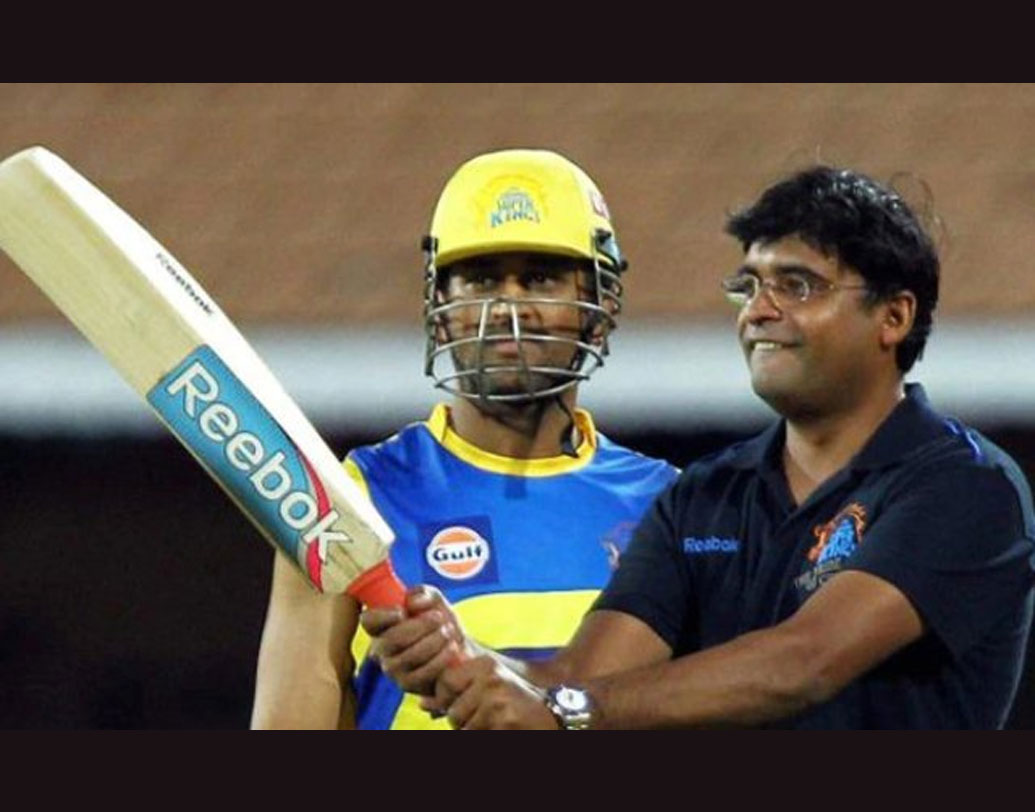 ধোনির নেতৃত্বে আইপিএলে খেলতে নেমে বরাবরই ফ্যানেদের মাতিয়েছে চেন্নাই সুপার কিংস। তবে ২০১৩-তে সেই টিমেরই কর্তা গুরুনাথ মইয়াপ্পনকে গড়াপেটা ও প্রতারণার অভিযোগে পাকড়াও করে মুম্বই পুলিশ। আঙুল উঠেছিল টিম ম্যানেজমেন্ট ও ধোনির বিরুদ্ধেও। পরে অবশ্য সেই জল্পনা থিতিয়ে যায়।