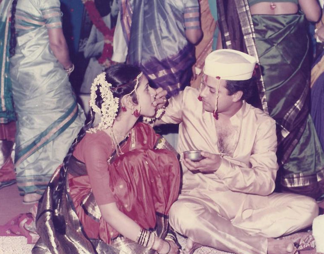 কারণটা জিজ্ঞাসা করলে প্রচণ্ড ভয় পেয়ে সুপ্রিয়া বাবা-মাকে সবটা বলে ফেলেন। বাবা-মা প্রথমে তাঁদের এই সম্পর্ক মেনে নেননি যদিও। কিন্তু পরে সচিনের সঙ্গে কথা বলে তাঁদের খুব পছন্দ হয়ে গিয়েছিল। ১৭ বছরের সুপ্রিয়ার সঙ্গে সচিনের বিয়ে হয় ১৯৮৫ সালে। দুই বাড়ির সম্মতিতেই।