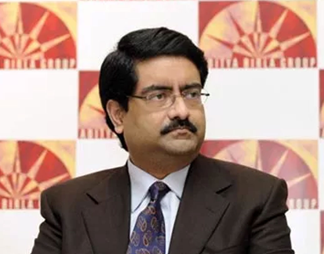 পিরামল গোষ্ঠীর অজয় পিরামলের মতো ব্যবসা জগতের বহু রথী-মহারথীকে টপকে গিয়ে নিলামে এই বাংলো কিনে নিয়েছিলেন তিনি। এর আগে ভারতের কোথাও কখনও এত দামে কোনও বাড়ি বিক্রি হয়নি।