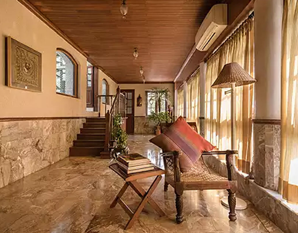 ২০১৫ সালে বিড়লার কর্ণধার কুমারমঙ্গলমের কাছে হাতবদল হওয়ার আগে পর্যন্ত সেখানে জাটিয়াদের দুই ভাই অরুণ ও শ্যাম পরিবার নিয়ে থাকতেন।