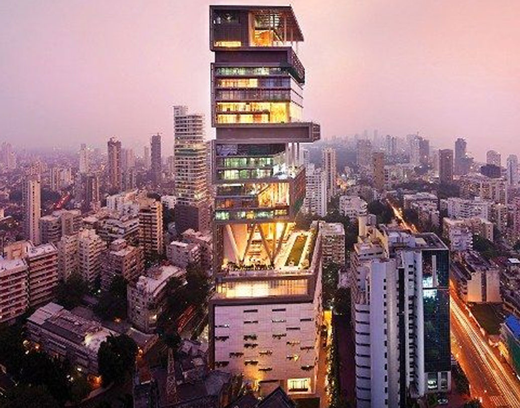 বিশ্বের সবচেয়ে দামি বাড়ি অবশ্য মুকেশ অম্বানীর অ্যান্টিলিয়া। তবে এই বাড়ি অম্বানী কেনেননি, নিজে বানিয়েছিলেন। তাই বিক্রি হওয়া বাড়ির তালিকায় এই বাংলোটিই সবচেয়ে দামি।