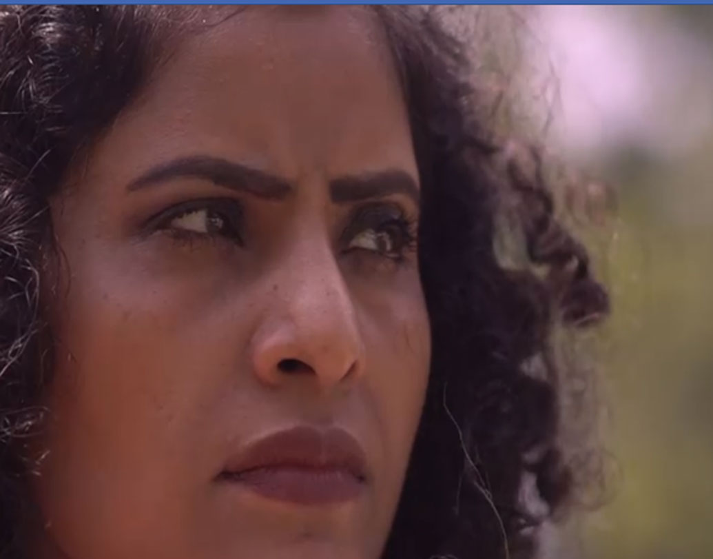 খেয়ালই করলেন না যে তাঁর স্তনে একটি লাম্প হয়েছে। যন্ত্রণা, ব্যথায় যখন আর উপেক্ষা করা সম্ভব হল না, তত দিনে থার্ড স্টেজ ব্রেস্ট ক্যানসারে পরিণত হয়ে গিয়েছে সেই ছোট লাম্পটি। ২০১৭ সালে ক্যানসার চিকিৎসা শুরু হয় আঁচলের। জীবন সম্পূর্ণ অন্যদিকে মোড় নিয়ে নেয় সে দিন থেকেই।