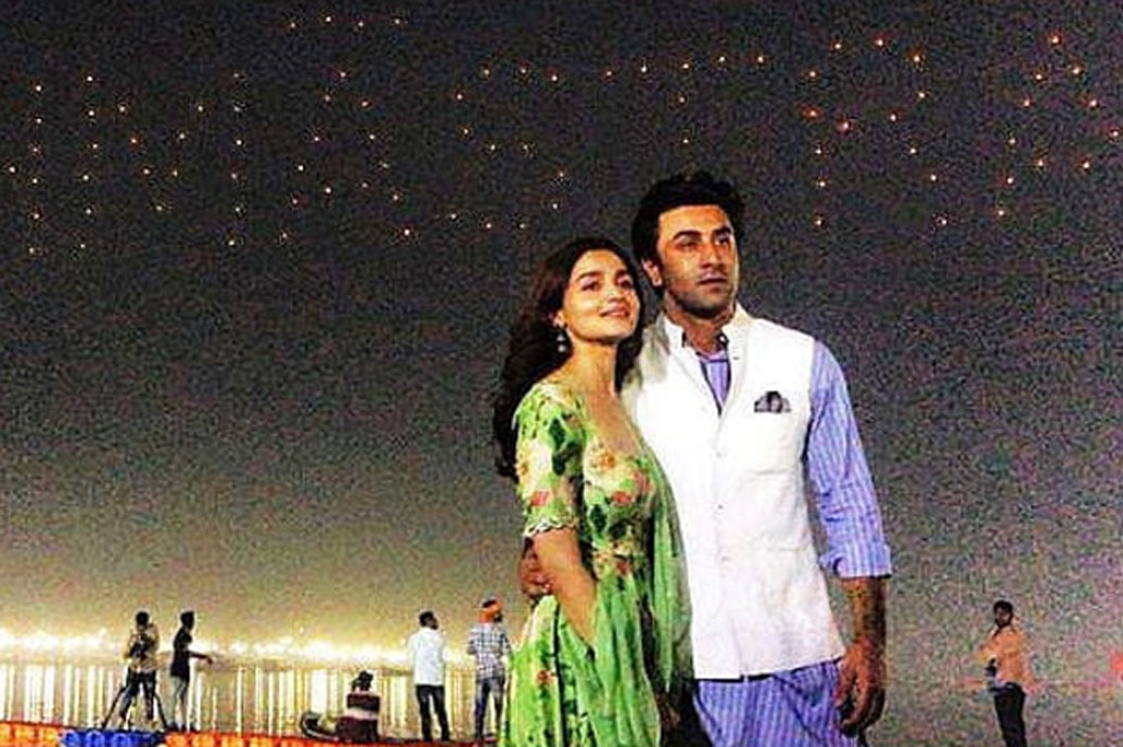 ব্রক্ষ্মাস্ত্র: অন্যতম ব্লকবাস্টার ছবি হল ব্রক্ষ্মাস্ত্র। পরিচালক অয়ন মুখোপাধ্যায়ের এই ছবিতে আলিয়া ভট্ট, রণবীর কপূর, অমিতাভ বচ্চন, নাগার্জুন, ডিম্পল কবাডিয়া, মৌনী রায়কে দেখা যাবে। ২০২০ সালে এই সুপারহিরো ফিল্মটি মুক্তি পাবে।