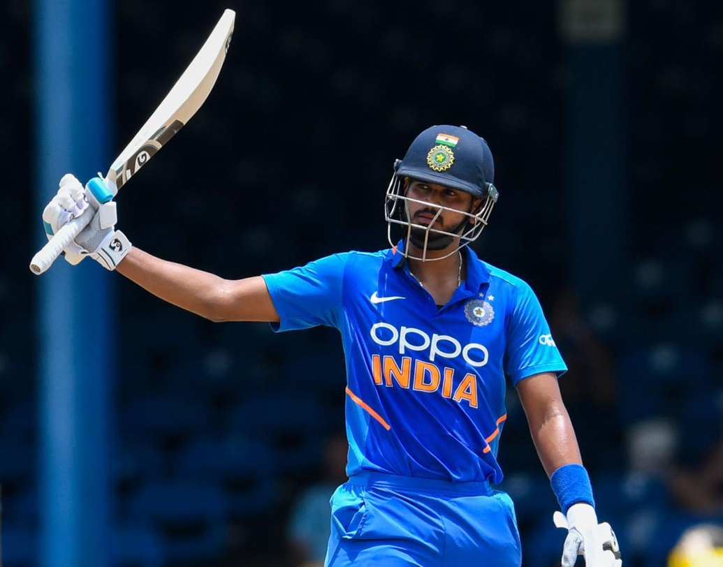 শ্রেয়াস আইয়ার- ক্যারিবিয়ান সফরে একদিনের সিরিজে বুঝিয়ে দিয়েছিলেন তিনি তৈরি। মোহালিতেও ঋষভ ফেরার পর কোহালির সঙ্গে জুটি গড়েছেন। অপরাজিত থেকে ফিরেছেন ম্যাচ শেষ করে। যাতে দায়িত্ববোধের পরিচয় রয়েছে।