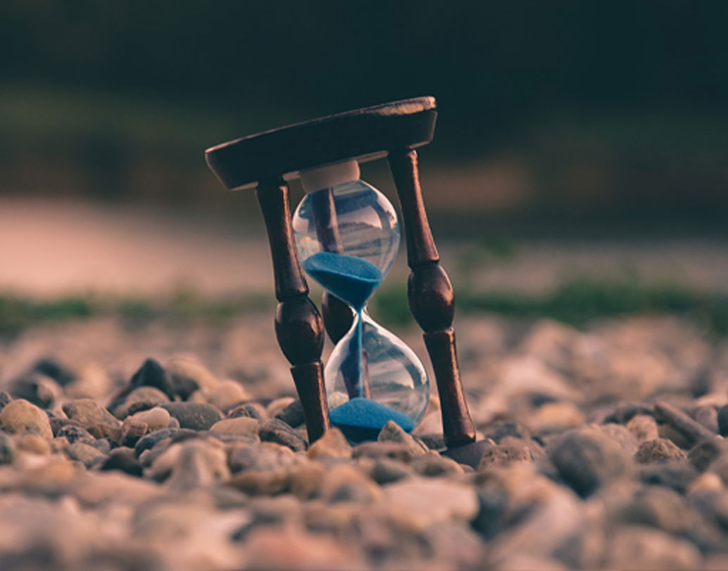 যুক্তি ছিল, ছোটরা খুব তাড়াতাড়ি শিখে নেয়। টাইম ট্রাভেলের ধকল নাকি খুব সহজেই তাদের শরীর মানিয়ে নিতে পারবে বলে মনে করেছিল সিআইএ। তাদের কোষ বিভাজন অনেক বেশি হয়, এবং প্রতিটা কোষই খুব সক্রিয়। তাই ব্রেনে কোনও ক্ষতির আশঙ্কা কম। প্রচুর বাচ্চার ইন্টারভিউ নিয়েছিল সিআইএ। এর পরেই নাকি স্মিথকে বেছে নেয় সিআইএ।