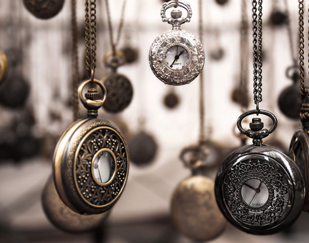 নিজের নামটুকু ছাড়া স্মিথ অবশ্য নিজের সম্বন্ধে আর কিছুই প্রকাশ্যে আনেননি। তিনি শুধু টাইম ট্রাভেল সম্বন্ধেই জানিয়েছেন। তাঁর দাবি, ১৯৮১ সালে তিনি নাকি টাইম ট্রাভেল করেছিলেন। আর পৌঁছে গিয়েছিলেন ২১১৮ সালে। অর্থাৎ ১৩৭ বছর এগিয়ে।