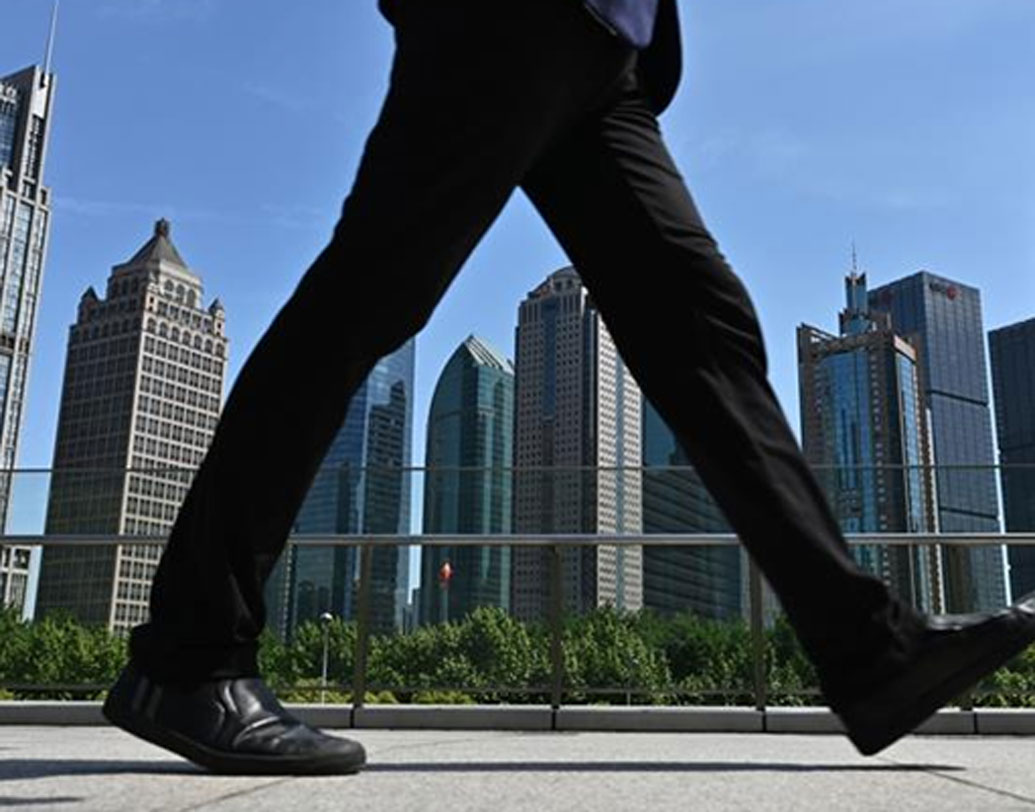 গোপন মিশনের খবর বাইরে চলে যেতে পারে, এই সন্দেহে তাঁকে নাকি বহু দিন ধরেই খুঁজছে সিআইএ। তিনি লুকিয়ে বেড়াচ্ছেন বলেও দাবি করেছিলেন স্মিথ। ওই ভিডিয়োটা যখন করেন, তখনও তিনি কোনও গোপন জায়গাতেই ছিলেন, দবি তাঁর। তবে সিআইএ এই পুরো বিষয়টাকেই অস্বীকার করেছে। টাইম ট্রাভেল এখনও কাল্পনিক, জানিয়েছিল তারা।