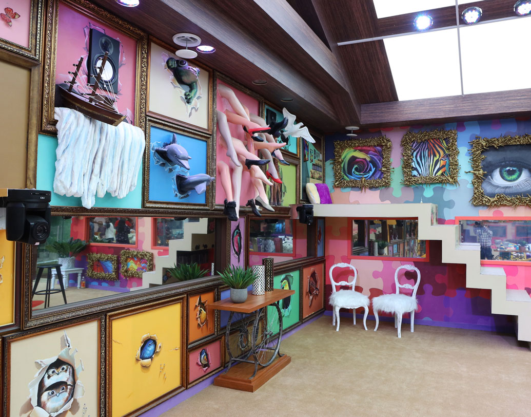 ১৮ হাজার ৫০০ বর্গ ফুট এলাকা জুড়ে রয়েছে এই বিগ বস বাড়ি। মোট ৯৩টি ক্যামেরা থাকছে এ বারে। বাথরুম ছাড়া প্রতিযোগীরা বাড়ির যে প্রান্তেই যান না কেন বিগ বসের চোখ এড়াতে পারবেন না।