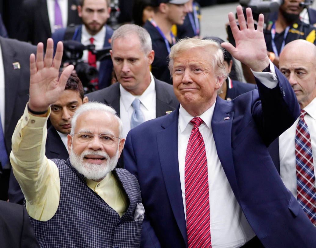 বিদেশি সংবাদমাধ্যমে মোদীর এই সভা নিয়ে শোরগোল হলেও দেশীয় নেতাদের সমালোচনার পাল্টা জবাব দিতে অবশ্য ছাড়েনি নরেন্দ্র মোদীর দল বিজেপি। কংগ্রেসের সমালোচনার জবাবে বিজেপির তথ্য ও প্রযুক্তি সেল-এর দায়িত্বে থাকা অমিত মালব্য টুইট করে বলেছেন, ‘আমেরিকার ভোটে প্রধানমন্ত্রী হস্তক্ষেপ করছেন, এই অভিযোগ একেবারেই ভ্রান্ত।’