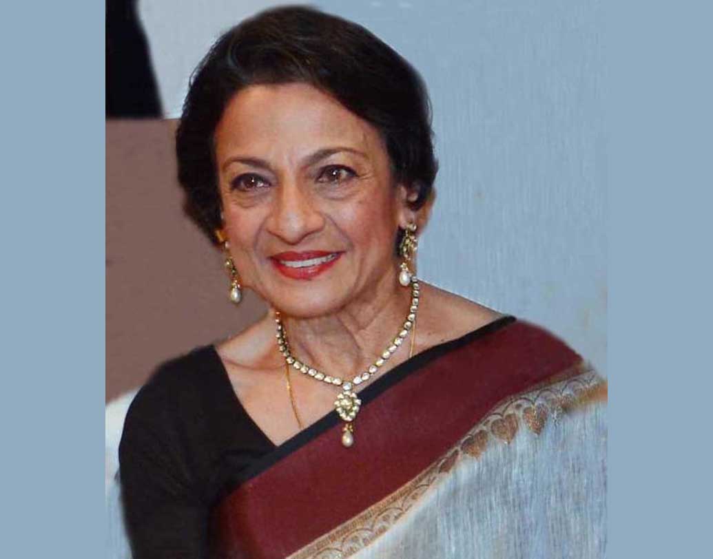 সমাজকর্মী তনুজা বরাবরই স্পষ্টবাদী। জীবনের বাঁকে কোনও কিছু নিয়েই তাঁর লুকোচুরি নেই। বরং প্রকাশ্যে তাঁর ধূমপান অনেক সময়েই বিতর্ক ডেকে এনেছে।