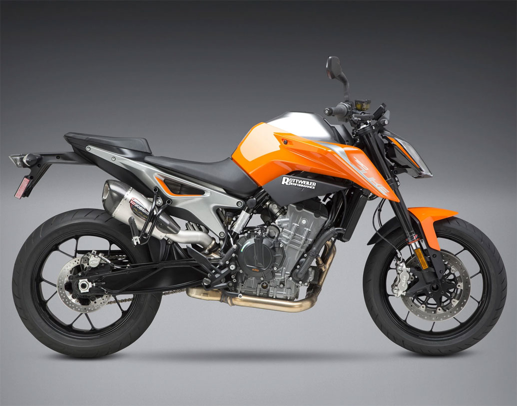 ওজন আয়ত্তে থাকলেও কেটিএম ৭৯০ ডিউকের জোড়া ইঞ্জিনের ভিতরের শক্তিও বড় একটা কম নয়। ১০৩ বিএইচপি-র পিক টর্ক ৮৭ এনএম। তবে গতি যাতে আপনার হাতের মুঠোয় থাকে, তার জন্য রয়েছে সিক্সস্পিড গিয়ারবক্স।