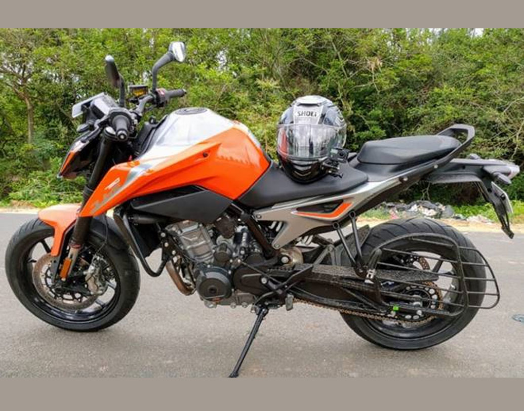 পারফরম্যান্স জোরদার করতে এই সুপারবাইকে স্ট্যান্ডার্ড ফিটমেন্ট হিসাবে মোটর স্লিপ রেগুলেশন এবং পাওয়ার অ্যাসিস্টে়ড স্লিপার ক্লাচ রয়েছে। সেই সঙ্গে ব্রেক সিস্টেমে রয়েছে বশ-এর এবিএস। কন্ট্রোল জোরদার করতে এতে যোগ করা হয়েছে লিন অ্যাঙ্গল সেনসিটিভ মোটরসাইকল ট্র্যাকশন কন্ট্রোল (এমটিসি)।