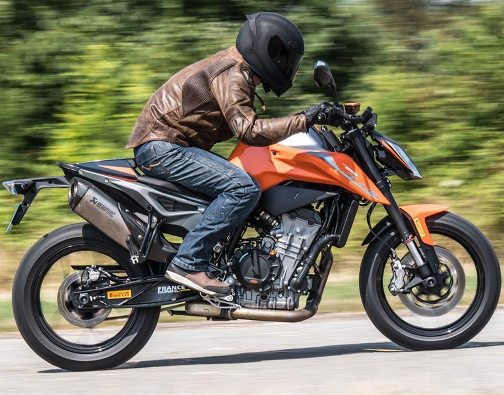 সোমবার ভারতের বাজারে লঞ্চ করা হলেও এখনই দেশ জুড়ে মিলবে না এই সুপারবাইকটি। আপাতত বেঙ্গালুরু, মুম্বই, পুণে, হায়দরাবাদ, সুরাট, দিল্লি, কলকাতা, চেন্নাই এবং গুয়াহাটি, এই ন’টি শহরেই এর বুকিং করা যাচ্ছে বলে জানিয়েছে কেটিএম।