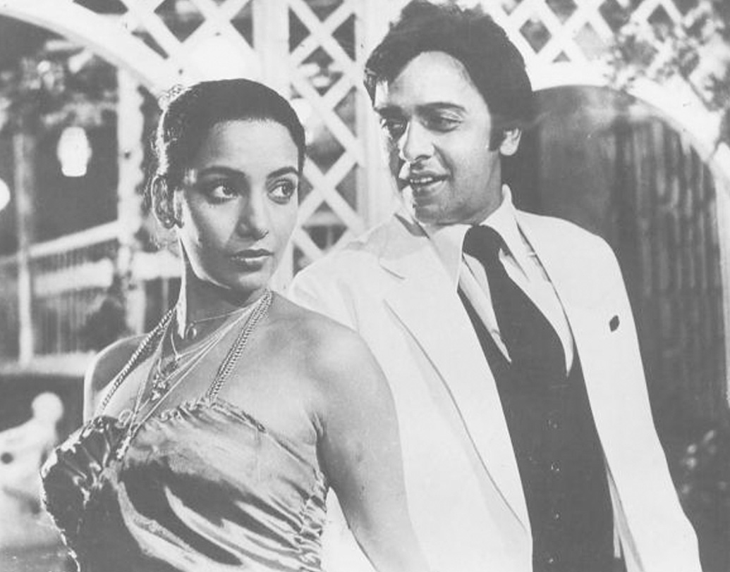 নায়ক হিসেবে বিনোদের প্রথম ছবি ‘এক থি রীতা’ মুক্তি পায় ১৯৭১ সালে। ছবির নায়িকা ছিলেন তনুজা। এর পর ‘পর্দে কে পিছে’, ‘এলান’, ‘অমর প্রেম’, ‘অনুরাগ’, ‘লাল পাত্থর’, ‘জানি দুশমন’, ‘নাগিন’, ছবিতে নজরকাড়া পারফরম্যান্স বিনোদের।