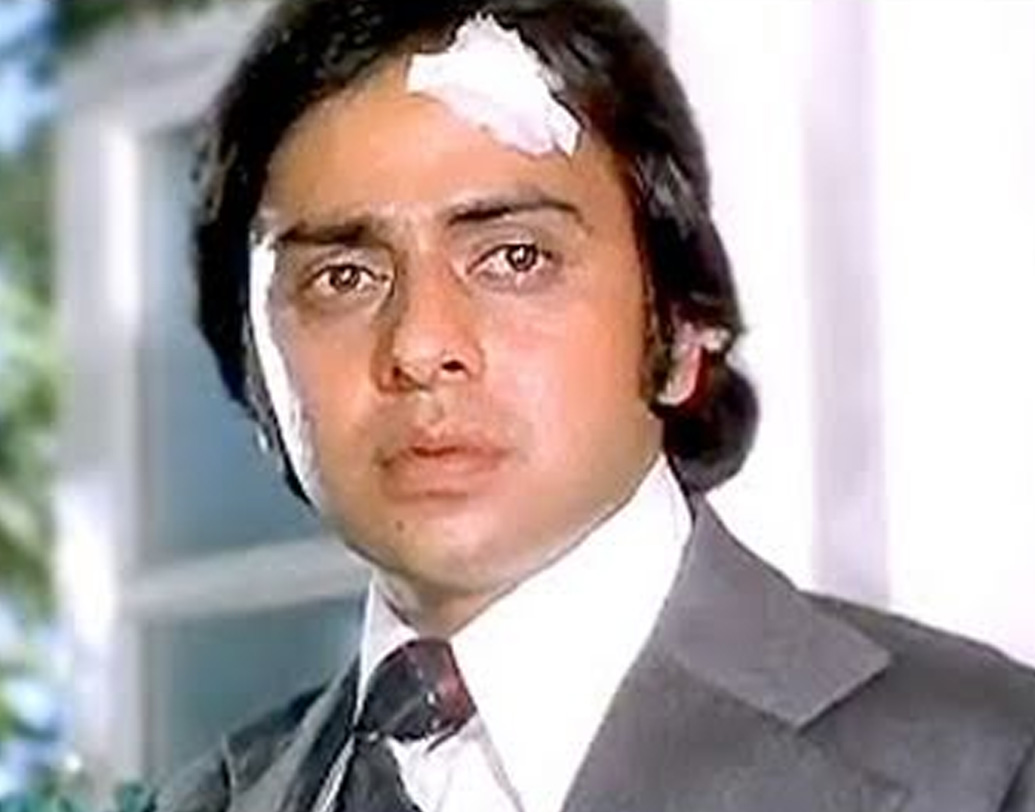 বিনোদের অকালপ্রয়াণে কিরণ বাধ্য হন তাঁর দুই শিশুসন্তানকে নিয়ে কেনিয়া ফিরে যেতে। মোম্বাসা শহরে কিরণের বাবা মা এবং বোনের কাছে বড় হয় সোনিয়া-রোহন। ইংল্যান্ড থেকে উচ্চশিক্ষার পরে দু’জনেই পা রেখেছেন ফিল্ম ইন্ডাস্ট্রিতে।