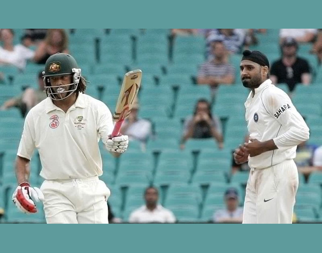 সাইমন্ডস তখন ব্যাট করছেন। অনিল কুম্বলের বাউন্সি বল অফস্টাম্পের বাইরে পড়ে ভিতরের দিকে সামান্য ঘোরে। সাইমন্ডস ক্রিজের বাইরে পা বাড়াতেই এমএস ধোনি তাঁর উইকেট উড়িয়ে দেন। অনেকেরই মনে হয়, স্টাম্পিংয়ের সময় সাইমন্ডের পা শূন্যে উঠেছিল। তবে কুম্বলেদের আবেদনে নাকচ করে দেন থার্ড আম্পায়ার। সে ম্যাচ হেরে যায় ভারত।