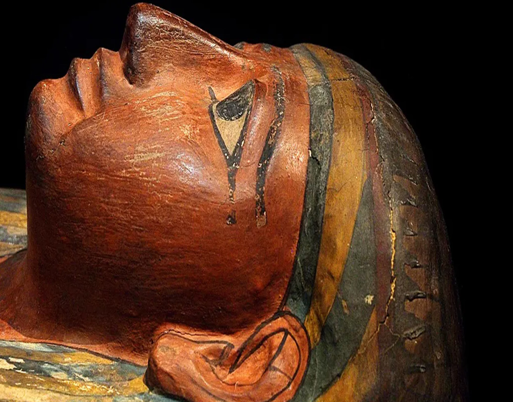 যে প্রলেপের আস্তরণ শবে মাখানো হত, তার উপকরণেই লুকিয়ে রহস্য। ওই প্রলেপেই কয়েক হাজার বছর ধরে অবিকৃত রয়েছে দেহ। কিন্তু সেই উপকরণ কী কী, তা এখনও আধুনিক সভ্যতার বোঝার বাইরেই রয়ে গিয়েছে।   ( ছবি: সোশ্যাল মিডিয়া )