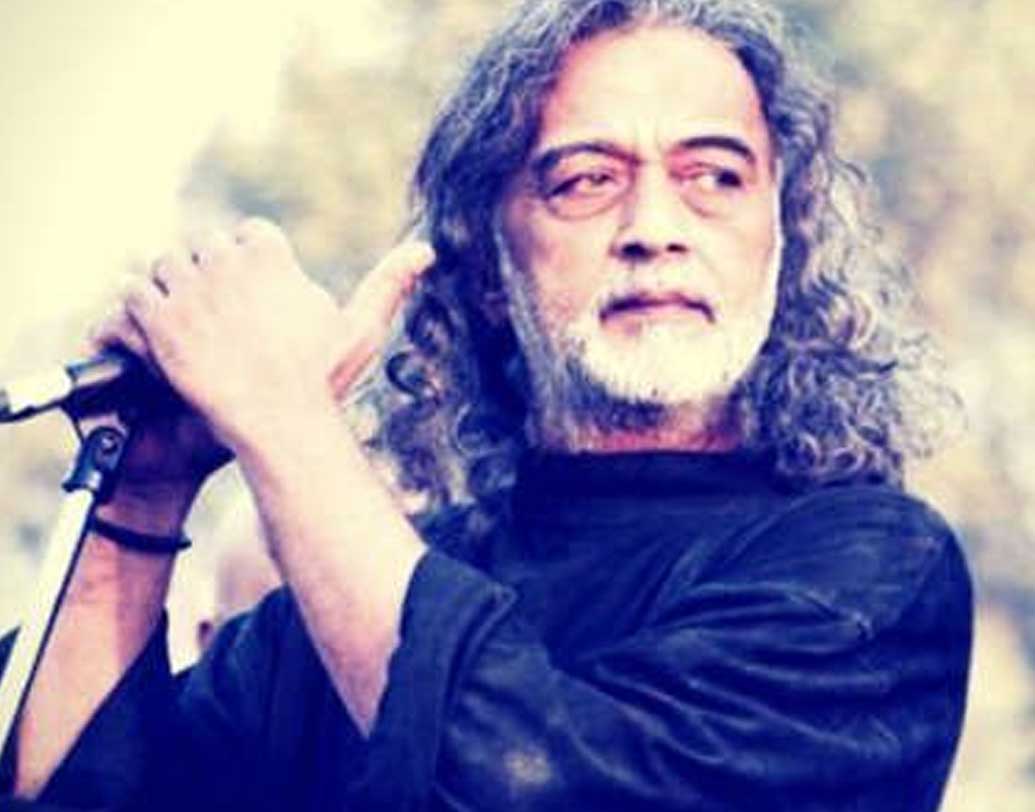 লাকি বরাবর স্বীকার করেছেন, তিনি একজন স্ত্রী বা একজন নারীর সঙ্গে সম্পর্কে বিশ্বাসী নন। তিনি তিনবার বিয়ে করেছেন। প্রতিবার আগের পক্ষের স্ত্রীর কাছে অনুমতি নিয়ে নতুন নারীকে জীবনসঙ্গিনী করেছেন। সংবাদমাধ্যমের কাছেও লুকোননি তাঁর বহু সম্পর্ক। (ছবি: সোশ্যাল মিডিয়া)