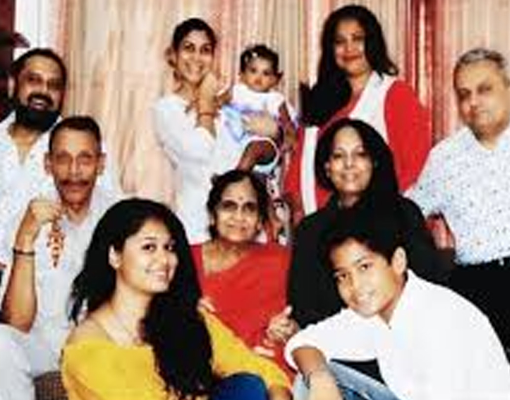 গত বছর পঁয়তাল্লিশ বছর বয়সে পৌঁছে সাক্ষী দত্তক নিয়েছেন ৯ মাস বয়সি কন্যাশিশুকে। নাম দিয়েছেন ‘দিত্যা’। ( ছবি: সোশ্যাল মিডিয়া)