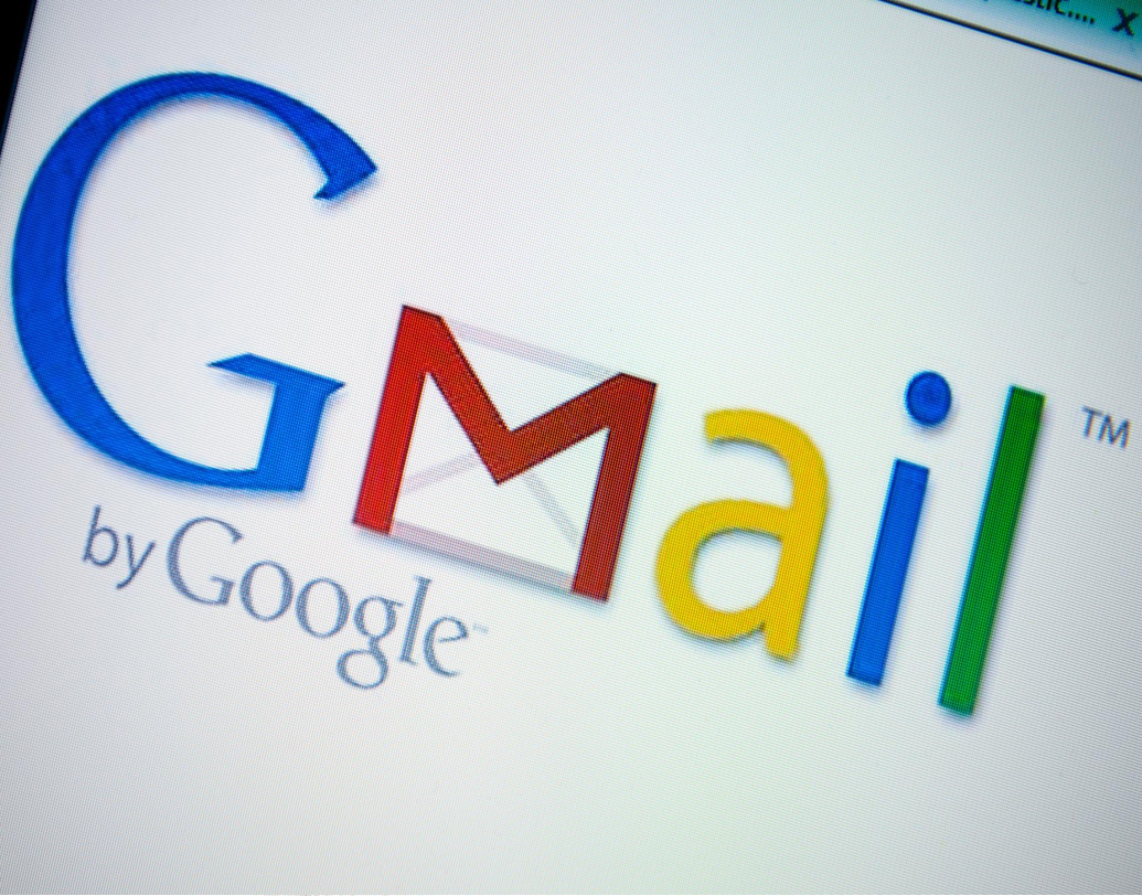 ২০০৪ সালের ১ এপ্রিল গুগল বিশ্ববাসীর সামনে আনে জিমেল-কে। কেউ ভাবতেই পারেনি গুগল ১ জিবি ফ্রি স্টোরেজ দিচ্ছে। সবাই ভেবেছিল, এটা নিশ্চই গুগলের এপ্রিল ফুল প্র্যাঙ্ক। এখন প্রতি মাসে জিমেল-এর অ্যাক্টিভ ইউজার ১৪০ কোটি।