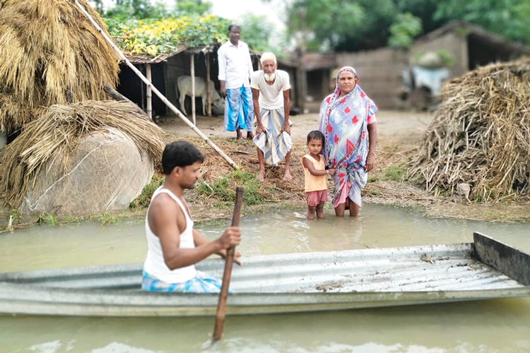 জল ভেঙে: বৃহস্পতিবার নি র্মলচরে।