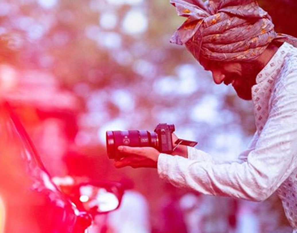 ছোটবেলার বেশিটাই বিশালের কেটেছে ইংল্যান্ডে। ইংল্যান্ডের স্কুলেই তিনি ড্রামা, ফিল্মমেকিং এবং ব্যবসা নিয়ে পড়াশোনা করেন। ছোট থেকেই ফিল্মে কাজ করার ইচ্ছা তাঁর। ফিল্মে কাজও করেছেন বহু দিন। কিন্তু সে ভাবে সফল হননি। বিশালের দাবি, নিজের বিয়ের সময় ভিডিয়োগ্রাফি করার সময় টাকার অভাব তাঁকে এই পেশায় নিয়ে আসে।