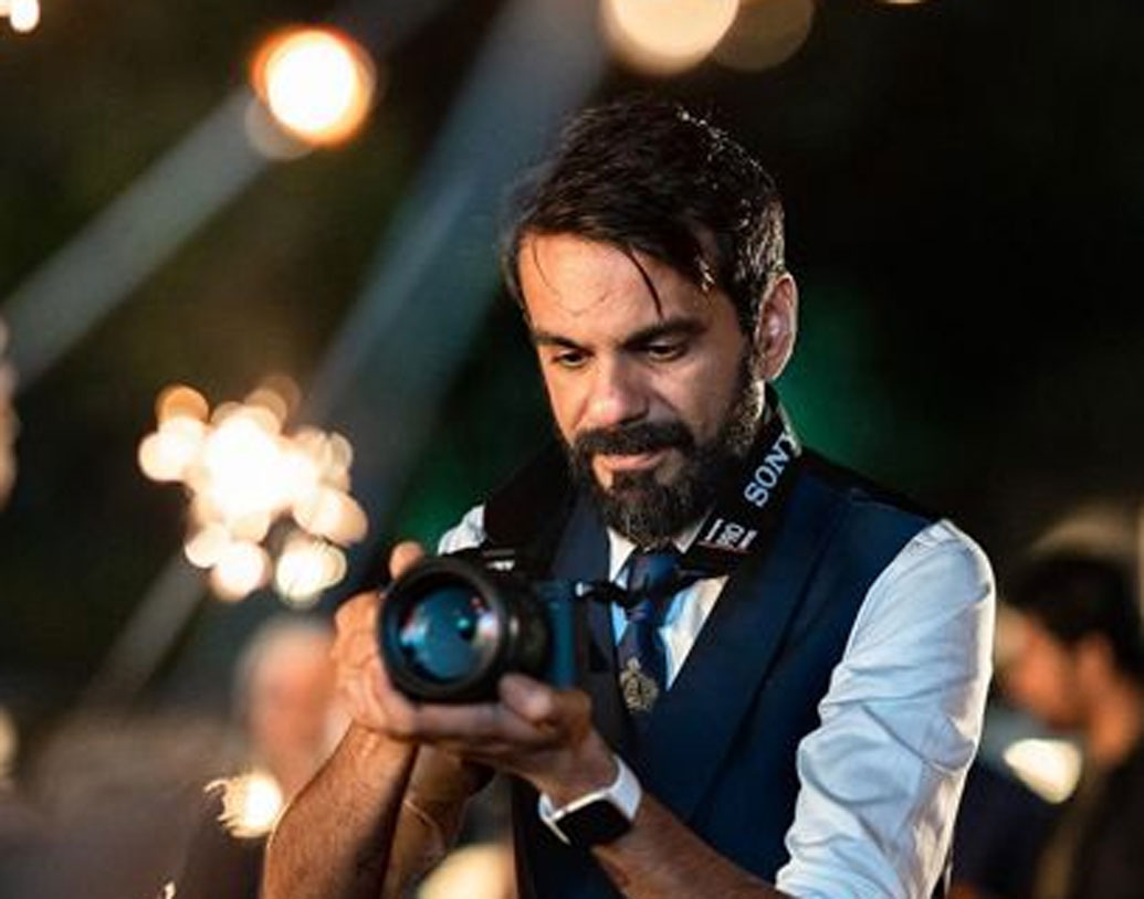 ভিডিয়োগ্রাফি অনেক খরচসাপেক্ষ হওয়ায় বিশাল নিজের বিয়েতে নিজেই ভিডিয়োগ্রাফির দায়িত্ব নিয়ে নেন। কিন্তু তাঁর পক্ষে ক্যামেরা হাতে ভিডিয়োগ্রাফি করা সম্ভব ছিল না। তাই তিনি বন্ধুদের ক্রমাগত নির্দেশ দিতে থাকেন কখন কী শুট করতে হবে, কোন মুহূর্তটাকে ফ্রেমবন্দি করতে হবে, সবটা বলে দিচ্ছিলেন।